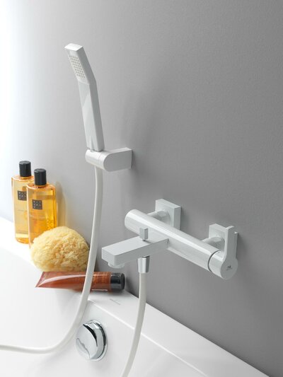 Urban podomietková batéria so sprchou do vane biela